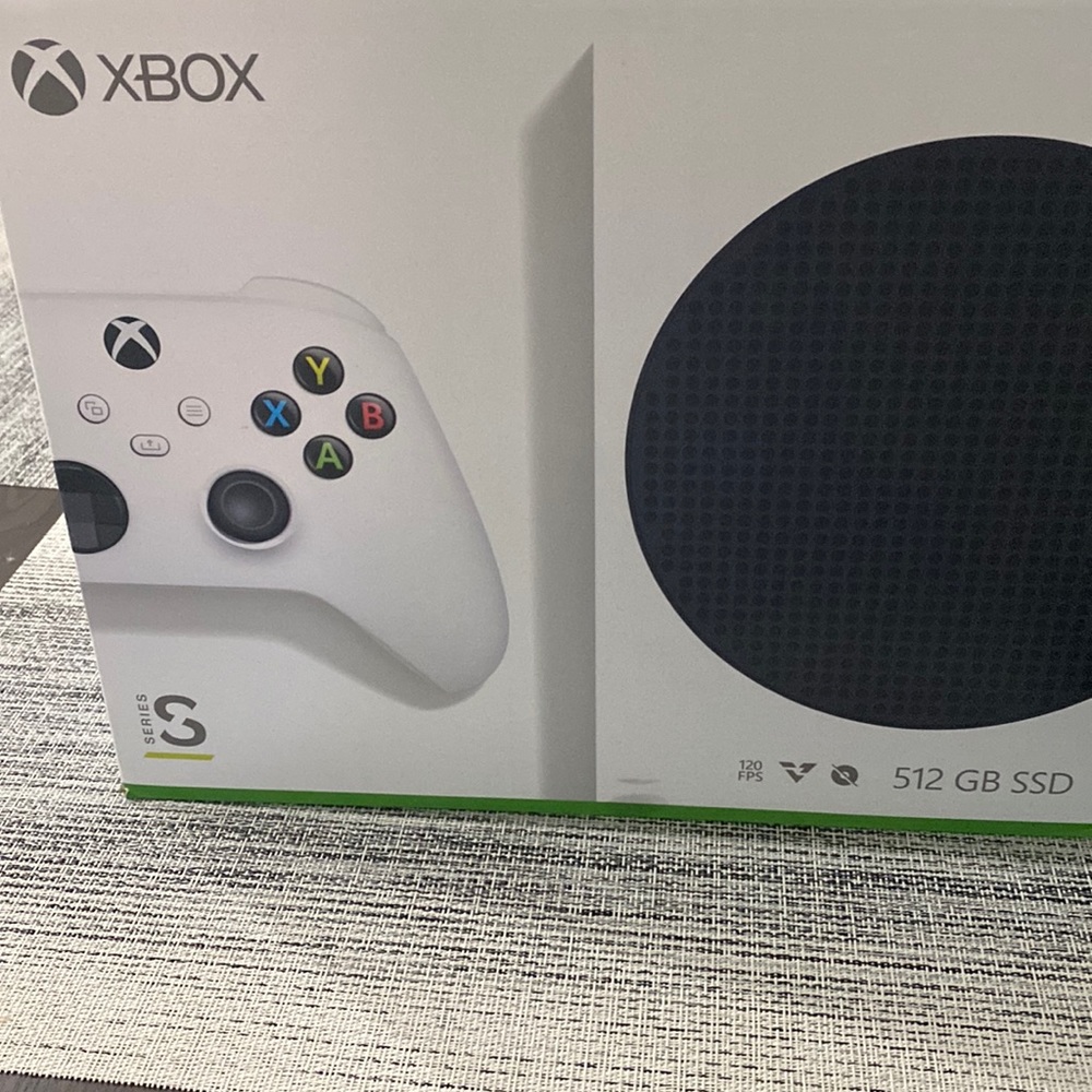 XBox Series S: 512GB The unit is swiped clean to manufacture settings